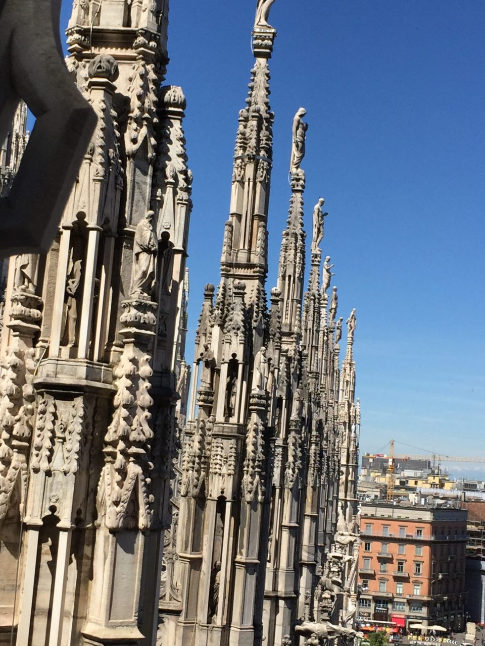 passeggiata tra le guglie del Duomo di Milano